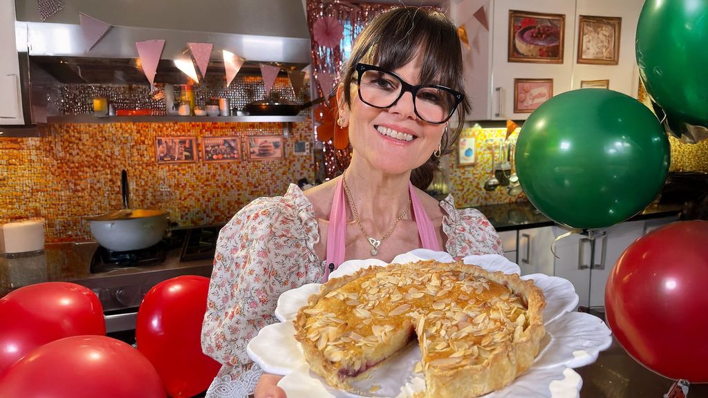 Cynthia Barcomis Pasta-Frolla-Tarte mit Marzipan und Kirsch-Konfitüre