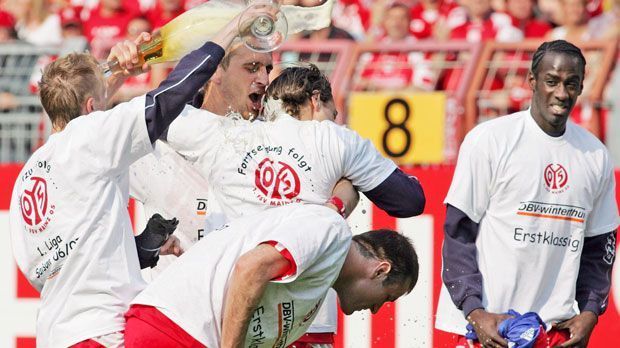 
                <strong>Mainz 05 2005/2006</strong><br>
                2005/2006 - Mainz 05: Vor zehn Jahren startet der FSV unterirdisch. Null Punkte stehen bei damaligen Team von Jürgen Klopp nach vier Spielen auf dem Konto. Am Ende bleibt Mainz trotzdem locker drin, schließt die Saison mit 38 Punkten auf Platz elf ab.
              