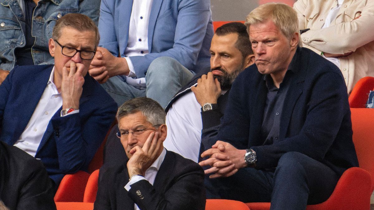 
                <strong>Theater der Saison: Bayern München</strong><br>
                Trainer-Wechsel aus dem Nichts, Oliver Kahn fehlt bei Meisterschaftsfeier und klagt auf Twitter, Hasan Salihamidzic wird entlassen: Einen deutschen Meister in solch desolatem Gesamtzustand hat es wohl noch nie gegeben. Die Gräben zuzuschaufeln, wird dauern, die Lösung ist nicht allein, einen Mittelstürmer für 100 Millionen Euro zu kaufen. Wenn auch noch Uli Hoeneß und Karl-Heinz Rummenigge noch stärker mitmischen, wird der FC Bayern vor allem wieder eines bieten: großes Theater. 
              