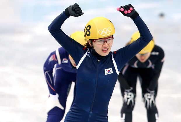 
                <strong>Shorttrack, 1000m: Gold - Seung-Hi Park</strong><br>
                Gold für Seung-Hi Park! Die 21-Jährige Koreanerin zieht den Spurt in der letzten Runde an und rast als Erste über die Linie.
              