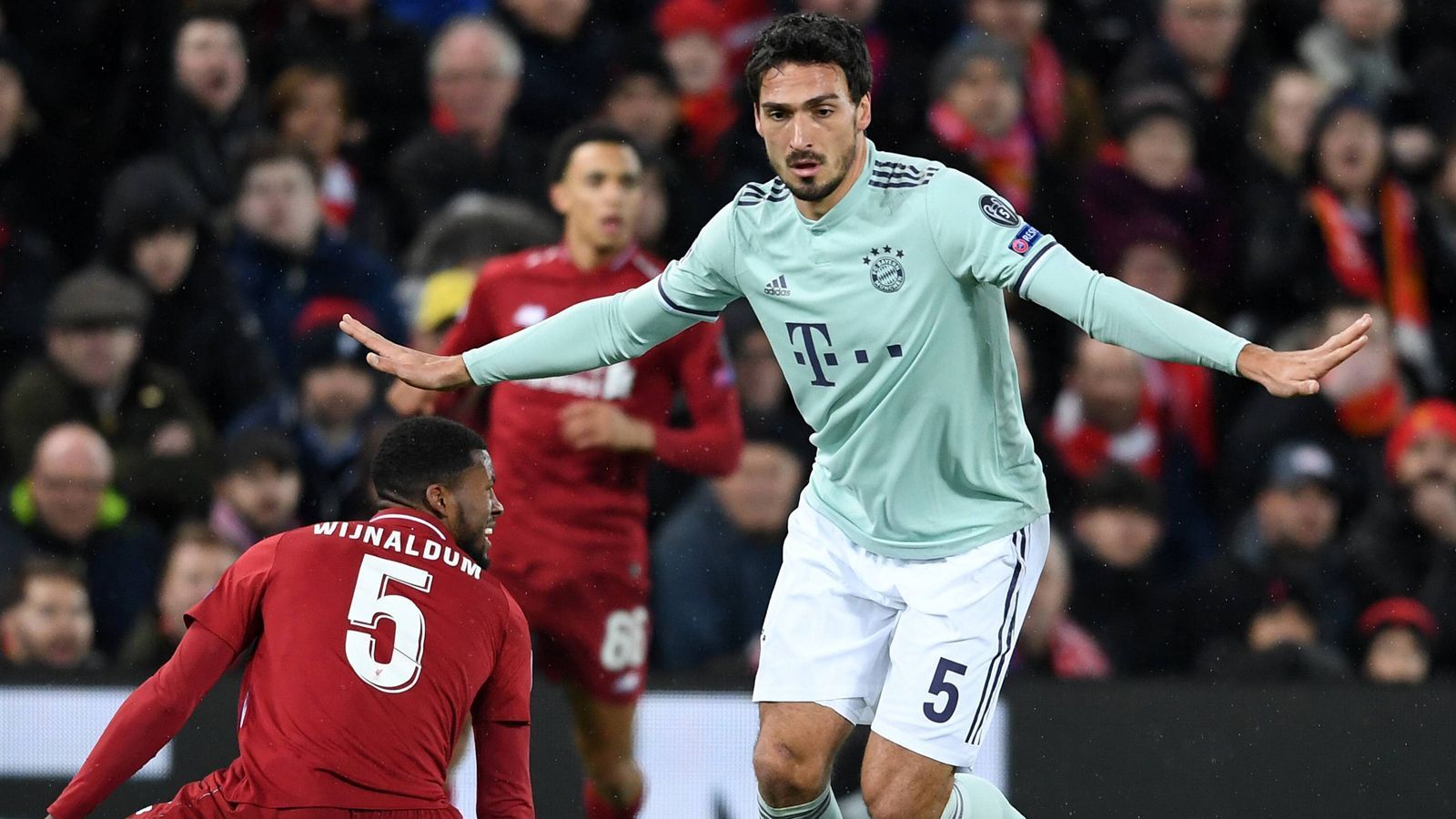 
                <strong>Mats Hummels</strong><br>
                Endlich mal wieder der Abwehrchef. Strahlt Ruhe aus, steht meist richtig und entschärft vor allem in der zweiten Hälfte unzählige gefährliche Situationen im Strafraum. Hummels bärenstark - fast wie in alten Zeiten. ran-Note: 1
              