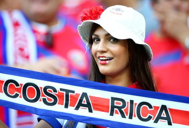 
                <strong>Verrückt, sexy, skurril: Fans in Brasilien</strong><br>
                Sie sind das Überraschungsteam der WM: Die Costa Ricaner. Einige der mittelamerikanischen Fans sind in den Süden gereist, um das historische Ereignis hautnah mitzuerleben.
              