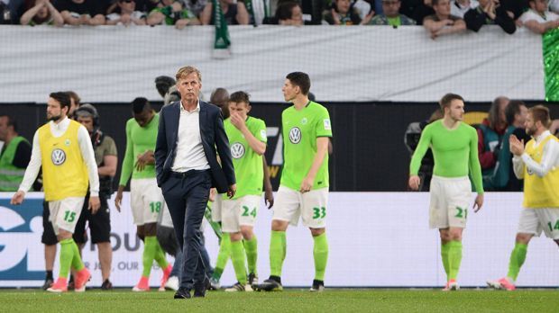 
                <strong>VfL Wolfsburg (15., 37 Punkte)</strong><br>
                In Hamburg kommt es zu einem echten Endspiel. Und die Rechnung für die "Wölfe" ist auf den ersten Blick simpel: Ein Sieg oder ein Punkt in Hamburg, und Wolfsburg ist gerettet. Verliert der VfL jedoch, kann es aber trotzdem zu einem Happy End kommen, wenn der FC Augsburg deutlich höher verliert.
              