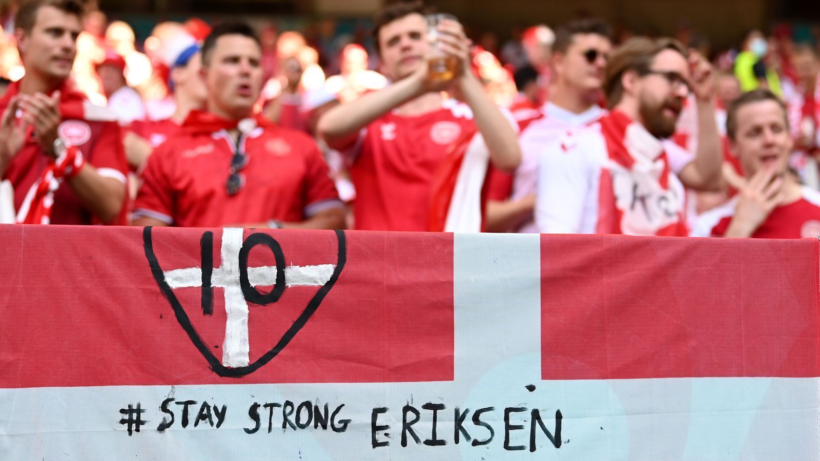 
                <strong>"Bleib stark"</strong><br>
                Fan-Botschaft an Christian Eriksen: "Bleib stark!"
              