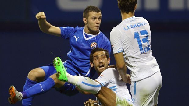 
                <strong>Kroatien</strong><br>
                Kroatien: Der bisherige Serienmeister hat endlich mal nationale Konkurrenz bekommen. Nach zehn Meistertiteln in Folge könnte der Erfolgslauf des Tabellenführers Dinamo Zagreb enden. Grund dafür ist die starke Entwicklung von HNK Rijeka. Der Küstenklub liegt unmittelbar vor dem direkten Duell mit dem Hauptstadt-Team nur vier Punkte hinter dem Serienmeister.
              