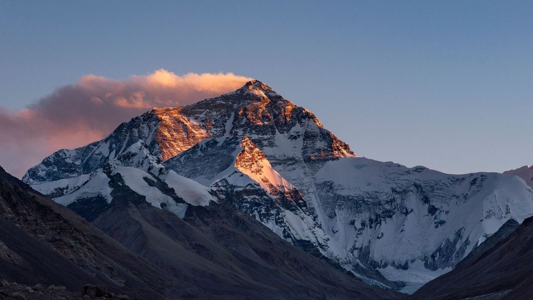 Der Mount Everest ist für viele Bergsteiger eine Herausforderung.