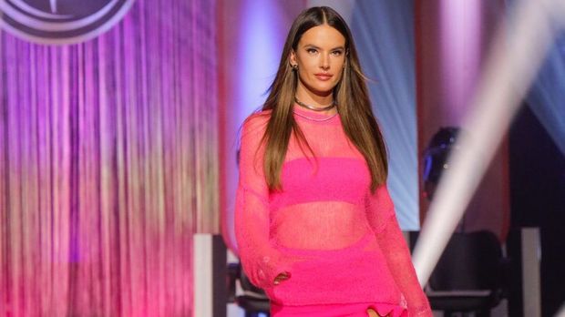 On the Runway: Supermodel Alessandra Ambrosio ist Gastjurorin in Woche 5.