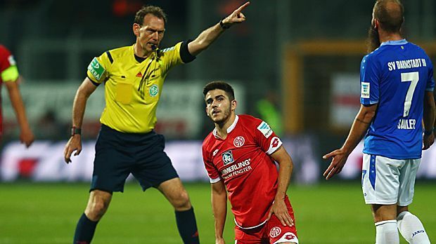 
                <strong>Platz 3: 1. FSV Mainz 05 (14 Punkte).</strong><br>
                Platz 3: 1. FSV Mainz 05 (14 Punkte). Uff-ta-ta und Helau: Die 05er schaffen es in die Top Drei der Fairplay-Wertung. Bisher flog noch kein Spieler von Trainer Martin Schmidt vom Platz.
              