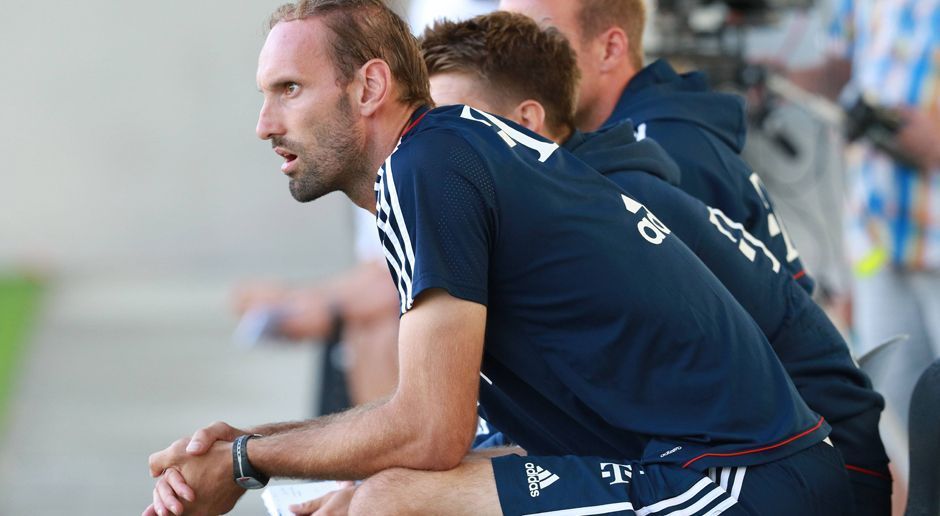 
                <strong>Tom Starke</strong><br>
                Marktwert: 100.000 Euro
              