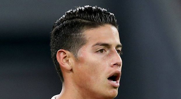 
                <strong>James (FC Bayern München)</strong><br>
                Spielt in der ersten Halbzeit unauffällig, ist dafür aber so gut wie immer anspielbar. Wie der gesamten Münchner Offensive fehlt es ihm an kreativen Ideen. Zur Halbzeit nimmt ihn Jupp Heynckes vom Feld. ran-Note: 4
              