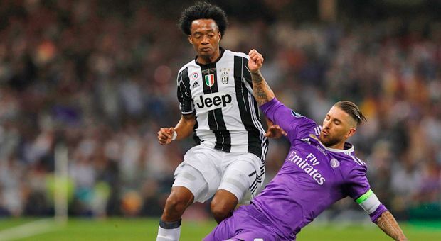 
                <strong>Juan Cuadrado vs. Sergio Ramos</strong><br>
                Es ist die 84. Minute des Champions-League-Endspiels zwischen Juventus Turin und Real Madrid. Es steht 3:1. Sergio Ramos räumt Juan Cuadrado mit einer harten, aber fairen Grätsche an der Außenlinie ab.
              