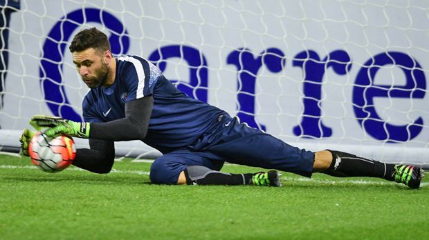 
                <strong>Platz 7: Salvatore Sirigu</strong><br>
                Platz 7: Salvatore Sirigu. Bevor der Italiener im Kasten von Paris Saint-Germain von Kevin Trapp verdrängt wurde, traf der 29-Jährige mehrfach auf Messi. Auch er blieb für den Torjäger nicht unüberwindbar: drei Schüsse gingen in Sirigus Netz.
              