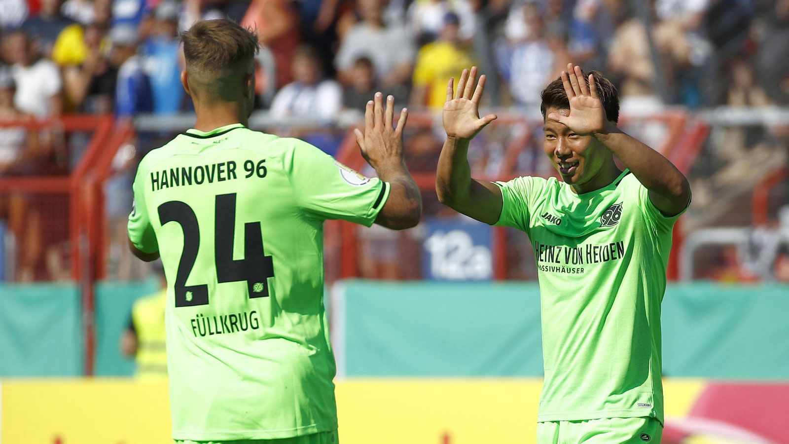 
                <strong>Platz 13: Hannover 96</strong><br>
                Vielleicht liegt es ja an den von Klubboss Martin Kind prognostizierten 11 Punkten aus den ersten 5 Spielen, dass der Algorithmus Hannover die Saison auf Platz 13 beenden lässt.
              