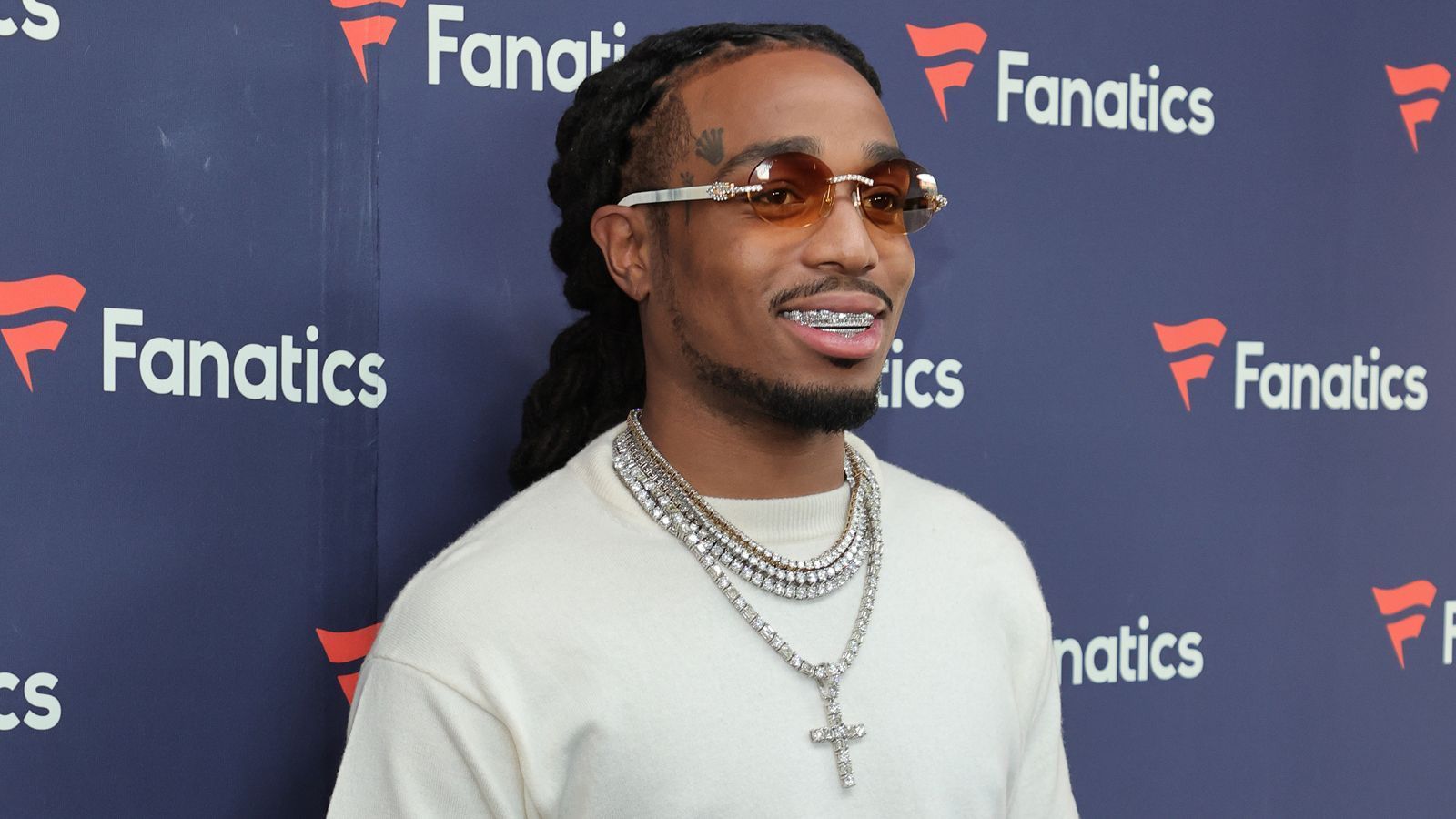 
                <strong>Quavo</strong><br>
                Quavo ist ein US-amerikanischer Rapper und Teil der Hip-Hop-Gruppe "Migos". 
              