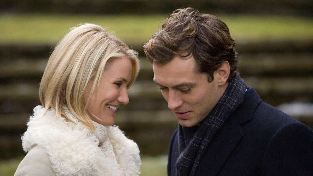 So schön! Cameron Diaz und Jude Law in "Liebe braucht keine Ferien". Ein Klassiker, der unsere Herzen jedes Jahr wieder erfreut.