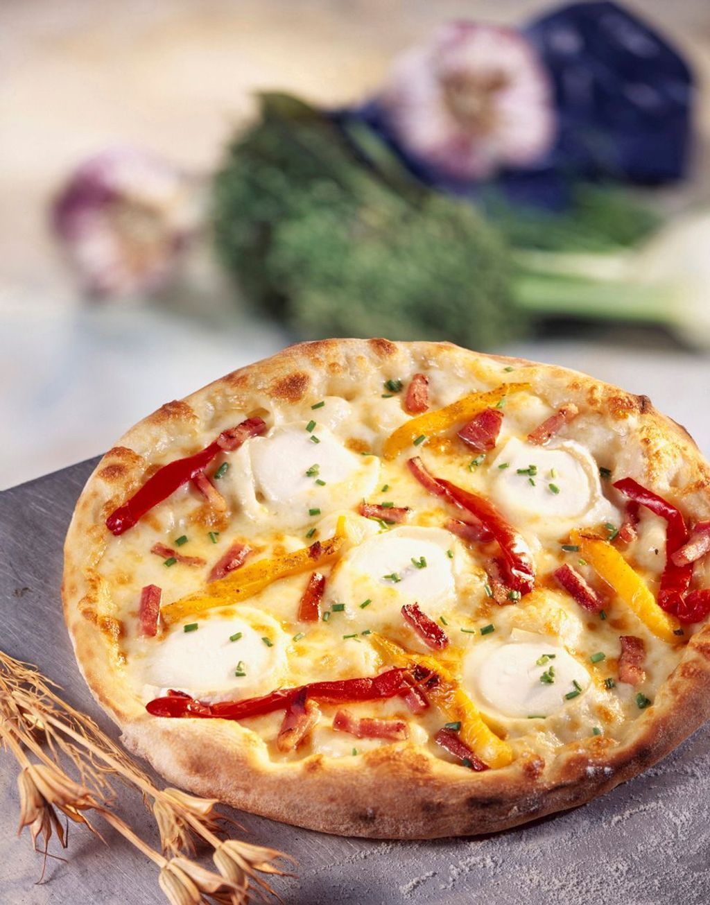 Ziegenkäse-Pizza mit Speck: Das Rezept zum Selberbacken