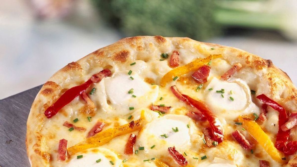 Enie backt: Rezept-Bild Ziegenkäse-Pizza mit Speck 