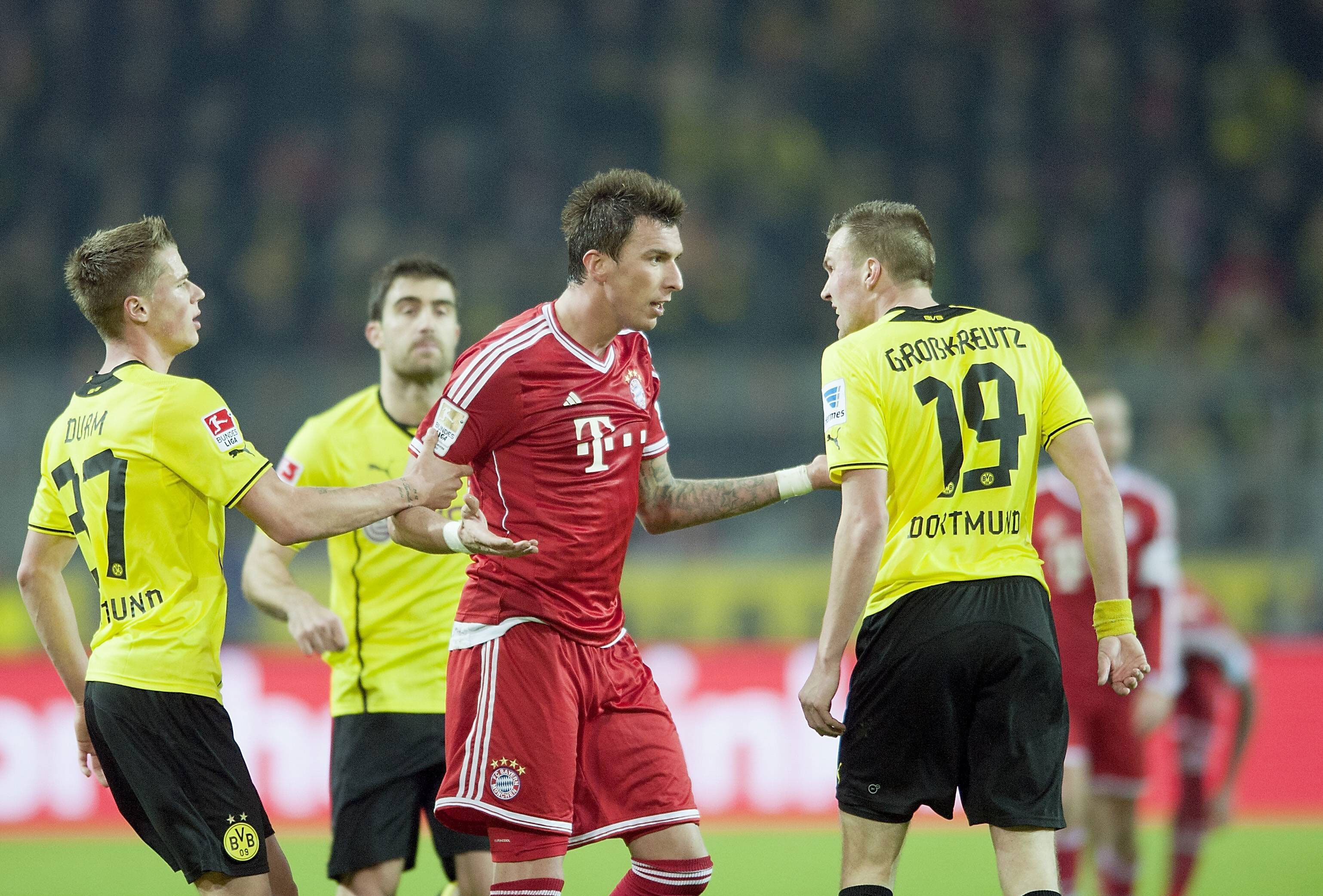 
                <strong>Bundesliga 13/14</strong><br>
                Beim 3:0-Sieg der Bayern in der Hinrunde beim BVB geraten Mario Mandzukic und Kevin Großkreutz aneinander.
              