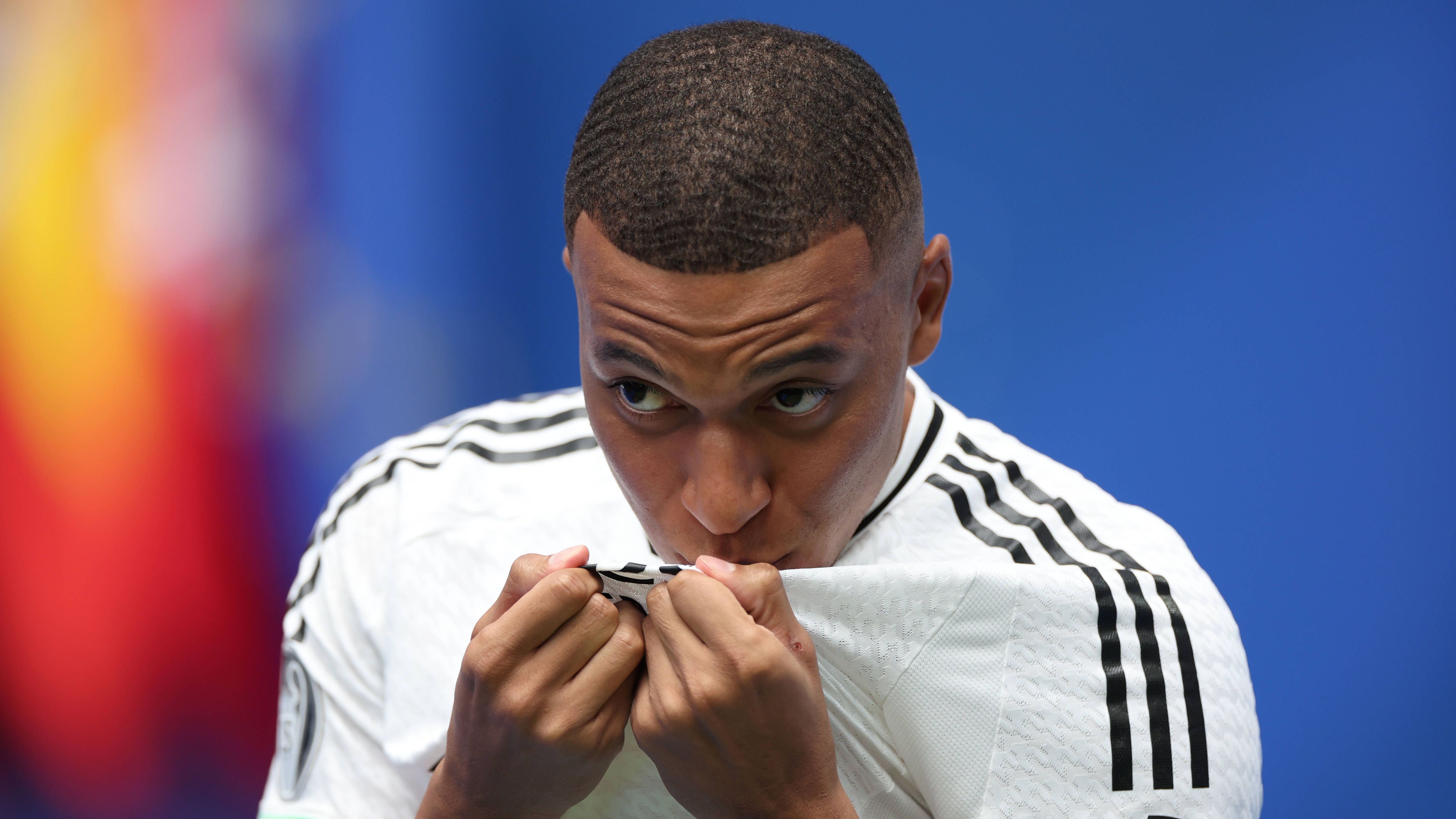 <strong>Real Madrid (Zugänge)</strong><br>Beim Champions-League-Sieger endete in diesem Sommer die seit Jahren köchelnde Transfersaga um Kylian Mbappe. Nach Cristiano Ronaldo haben die Königlichen endlich wieder einen waschechten Superstar. Zusätzlich verpflichtete man mit Bobby Charlton-Fan Endrick das wohl größte Brasilien-Talent seit Vinicius Jr. - wie der sich bei Real entwickelt hat, ist allen Fußballfans bekannt.