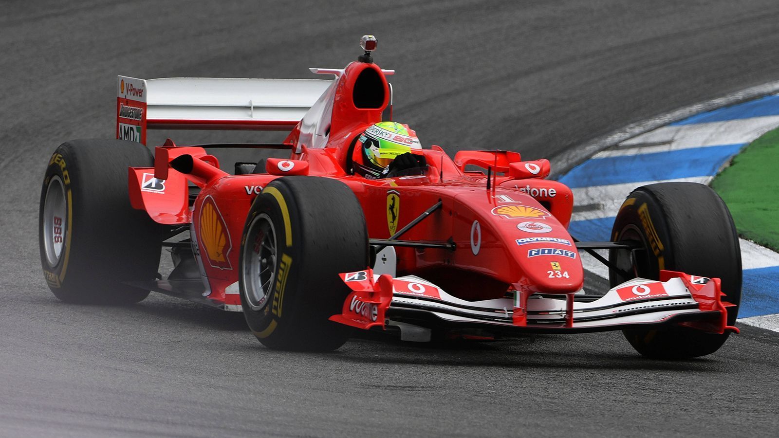 
                <strong>Mick Schumacher fährt im Weltmeister-Ferrari seines Vaters in Hockenheim</strong><br>
                Auch Schumacher junior träumt natürlich von der Königsklasse. Als "Young Driver" durfte er in dieser Saison bereits Testfahrten für die Formel-1-Teams Ferrari und Alfa Romeo absolvieren.
              