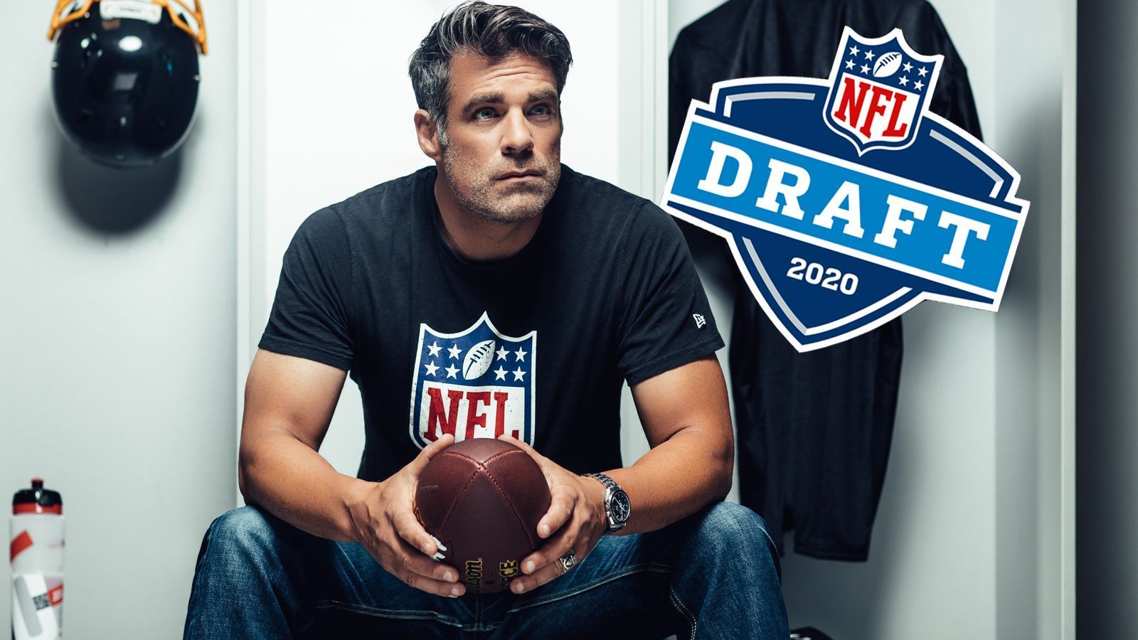 
                <strong>NFL Mock Draft: Carsten Spengemann tippt die Top 10</strong><br>
                Der diesjährige Draft (in der Nacht vom 23. auf den 24. April ab 1:45 Uhr live auf ProSieben MAXX und ran.de) wird virtuell stattfinden. Das bedeutet aber nicht, dass es weniger spannend wird. Welches Talent kommt bei welchem Team unter? ran-Experte Carsten Spengemann pickt seine Top 10 und erklärt, warum seine Dolphins ihm einen Wunsch wohl nicht erfüllen werden.
              