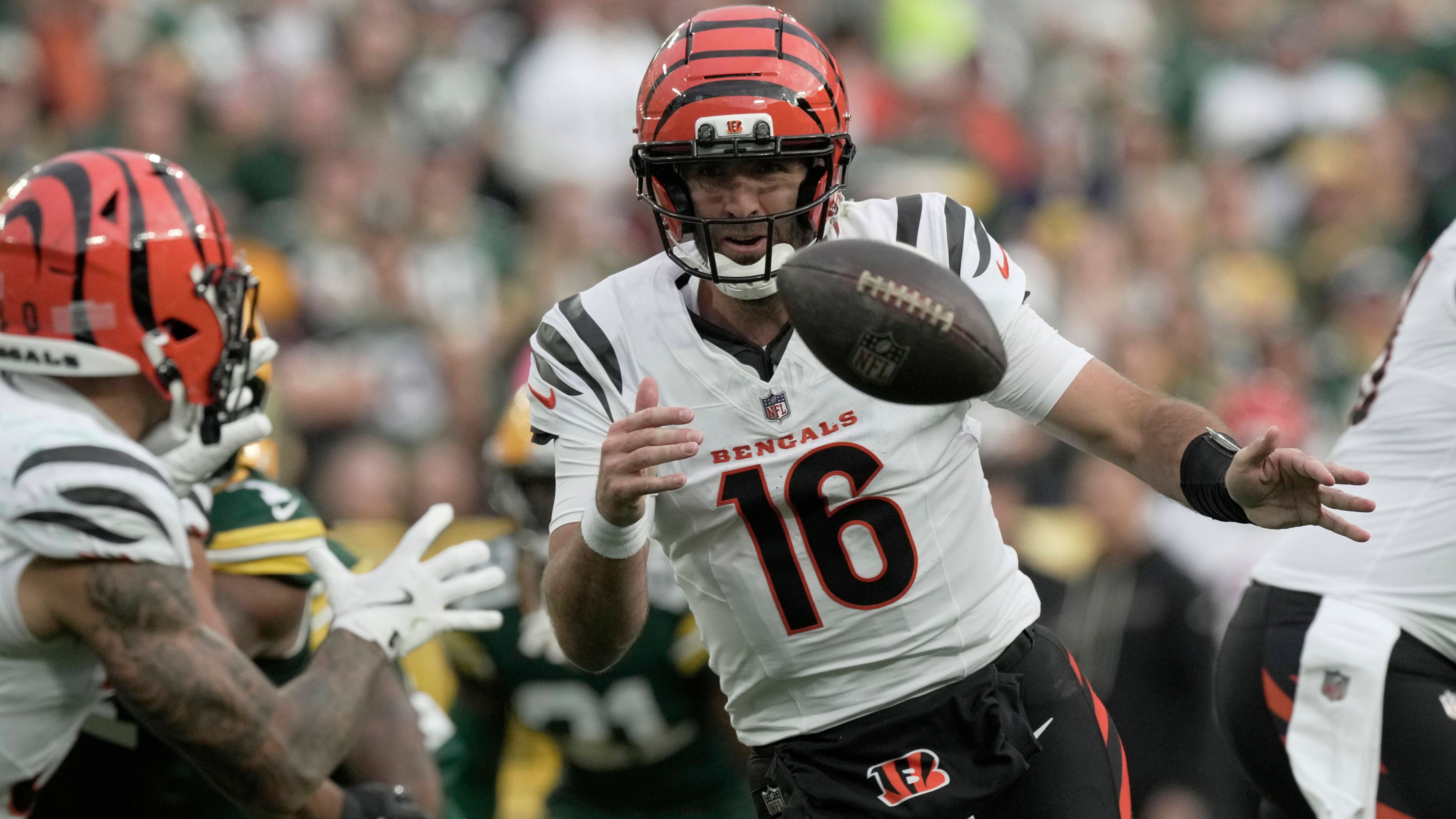 <strong>Platz 28: Cincinnati Bengals (Vorwoche: 29)</strong><br>Erster Auftritt von Joe Flacco im Trikot der Cincinnati Bengals - und immerhin wurden die bengalischen Tiger von den Packers nicht komplett abgeschlachtet. Flacco spielte okay, doch das Potenzial der Bengals bleibt auch mit dem Routinier maximal begrenzt. In zwei Wochen geht es gegen die Jets, vielleicht geht da was Richtung Sieg. Ansonsten dürfte der Blick ohne Joe Burrow bald Richtung Offseason gehen.