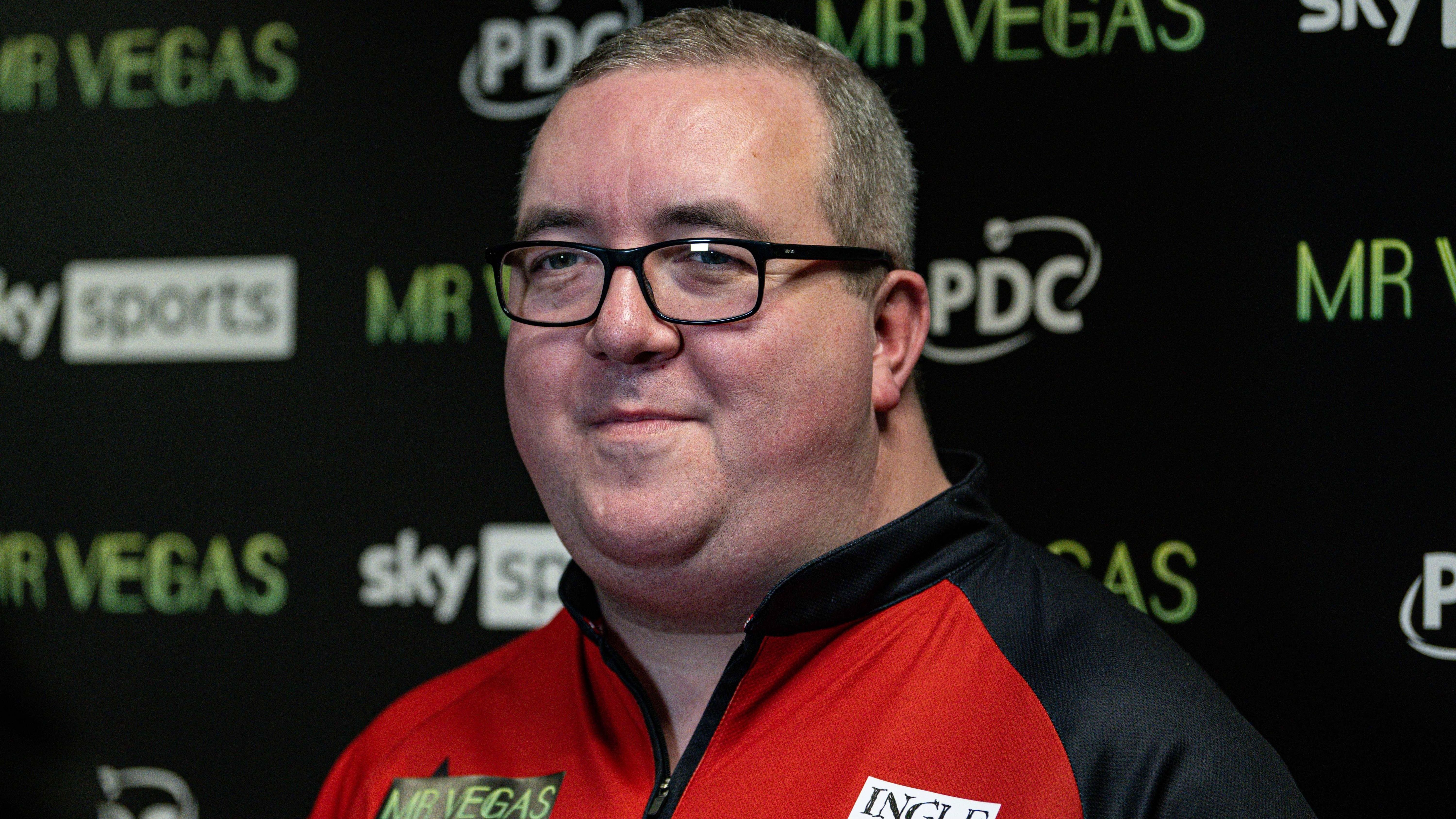 <strong>Stephen Bunting </strong><br>Zum Ende dieses Jahres brachte er dann aber Konstanz in sein Spiel, zog beim Grand Slam in das Halb- und bei den Players Championship Finals in das Viertelfinale ein und verlor jeweils knapp. Spielt er ab dem 15. Dezember so weiter, kann es für "The Bullet" weit gehen.