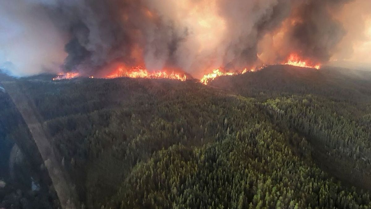 Dieses von der Regierung von Manitoba zur Verfügung gestellte Foto zeigt Waldbrände in Sherridon, Kanada. 