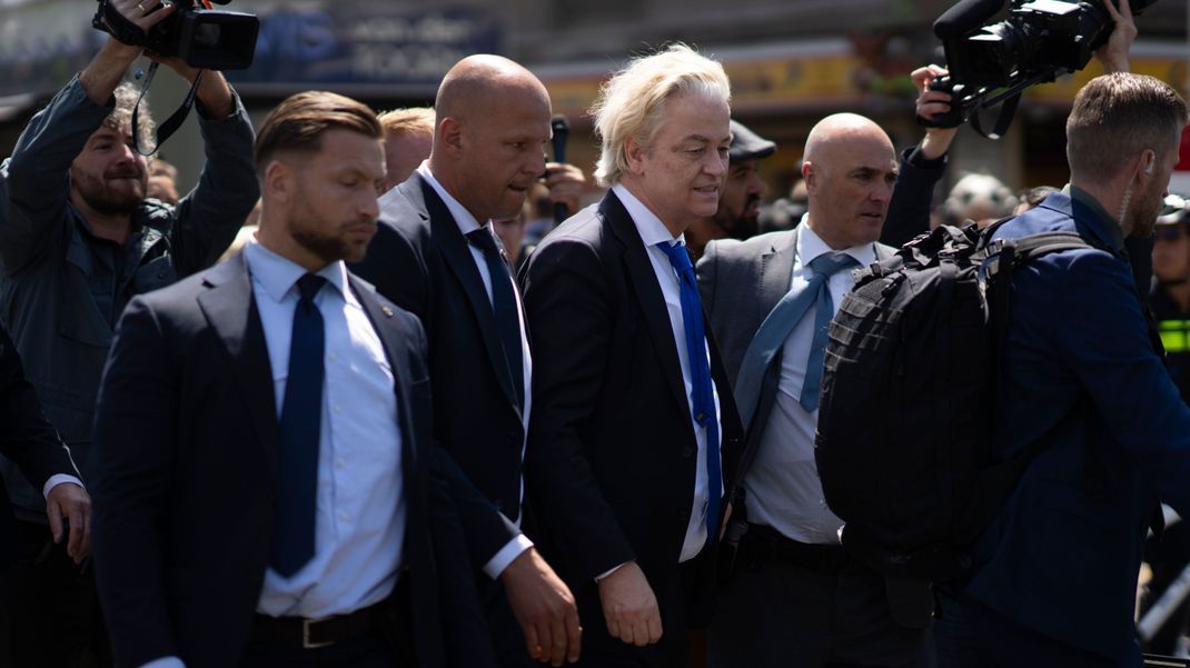Die rechtspopulistische Partei für die Freiheit (PVV) von Geert Wilders erlangt laut Prognose sieben Sitze. 
