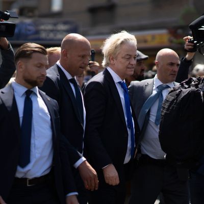 Die rechtspopulistische Partei für die Freiheit (PVV) von Geert Wilders erlangt in der Prognose sieben Sitze. 