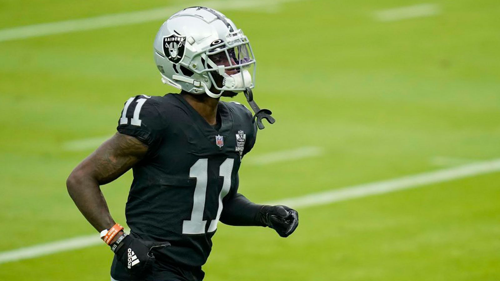 
                <strong>Henry Ruggs (Las Vegas Raiders - Wide Receiver)</strong><br>
                Nach der chaotischen Trennung von Antonio Brown scheinen die Las Vegas Raiders endlich ihren neuen Star-Receiver gefunden zu haben. Henry Ruggs wird bislang allen Erwartungen gerecht und überzeugte sowohl Mitspieler als auch Coaches im Training Camp mit seiner Geschwindigkeit und spektakulären Catches. "Es macht sehr viel Spaß, ihm zuzusehen", gestand Receiver-Kollege Hunter Renfrow.
              