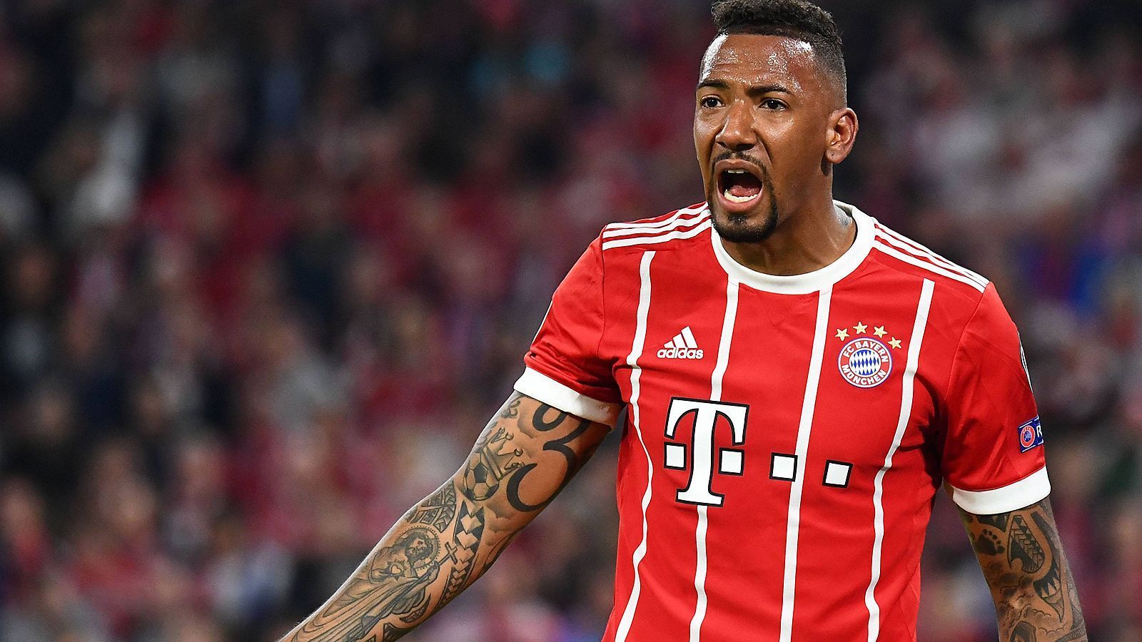 
                <strong>Jerome Boateng</strong><br>
                Ende April überraschte der Weltmeister Fans und Experten mit der Andeutung, über einen Abschied aus München nachzudenken. Dabei ist Boateng längst zu einem Gesicht des Rekordmeisters geworden, besitzt noch einen Vertrag bis 2021. Doch im Alter von bald 30 Jahren spürt der ehemalige Profi von Manchester City, dass sich die letzte Möglichkeit auf einen Wechsel zu einem Topklub im europäischen Ausland ergeben könnte. Sollte das passende Angebot reinflattern und die Bosse den Abgang abnicken, müsste auf jeden Fall Ersatz her. Gehandelt wird bereits Kevin Vogt von 1899 Hoffenheim.
              