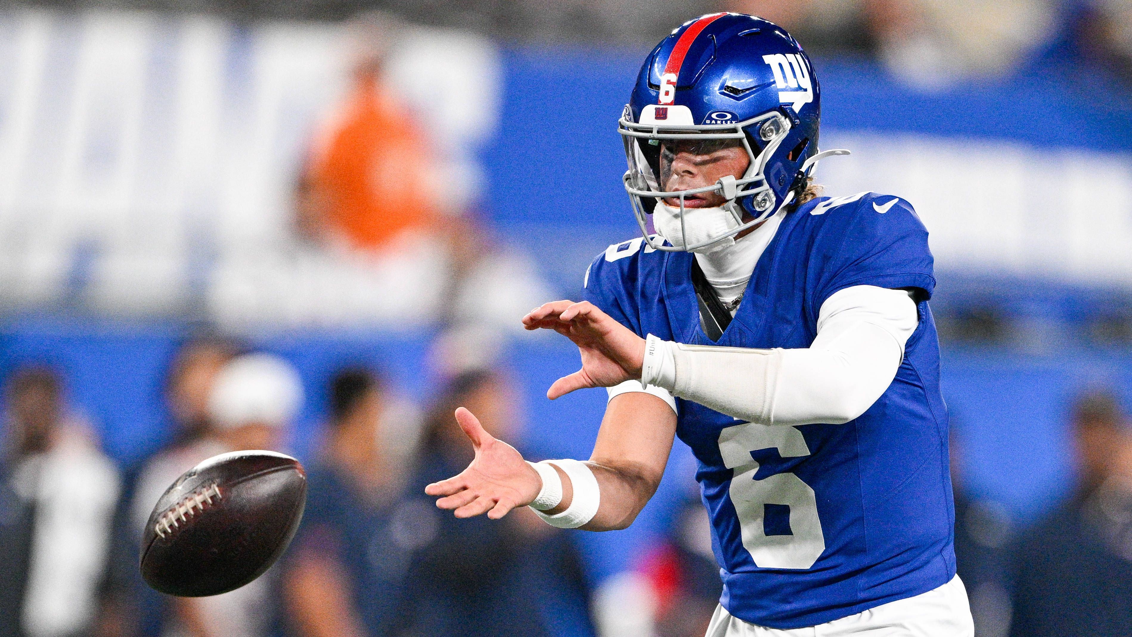 <strong>Jaxson Dart (New York Giants)<br>Alter:</strong> 22<br><strong>Draftpick:</strong> 25 im Jahr 2025<br><strong>Jahresgehalt 2025:</strong> bis zu 3,08 Millionen Dollar<br><strong>Beste Saison:</strong> Rookie