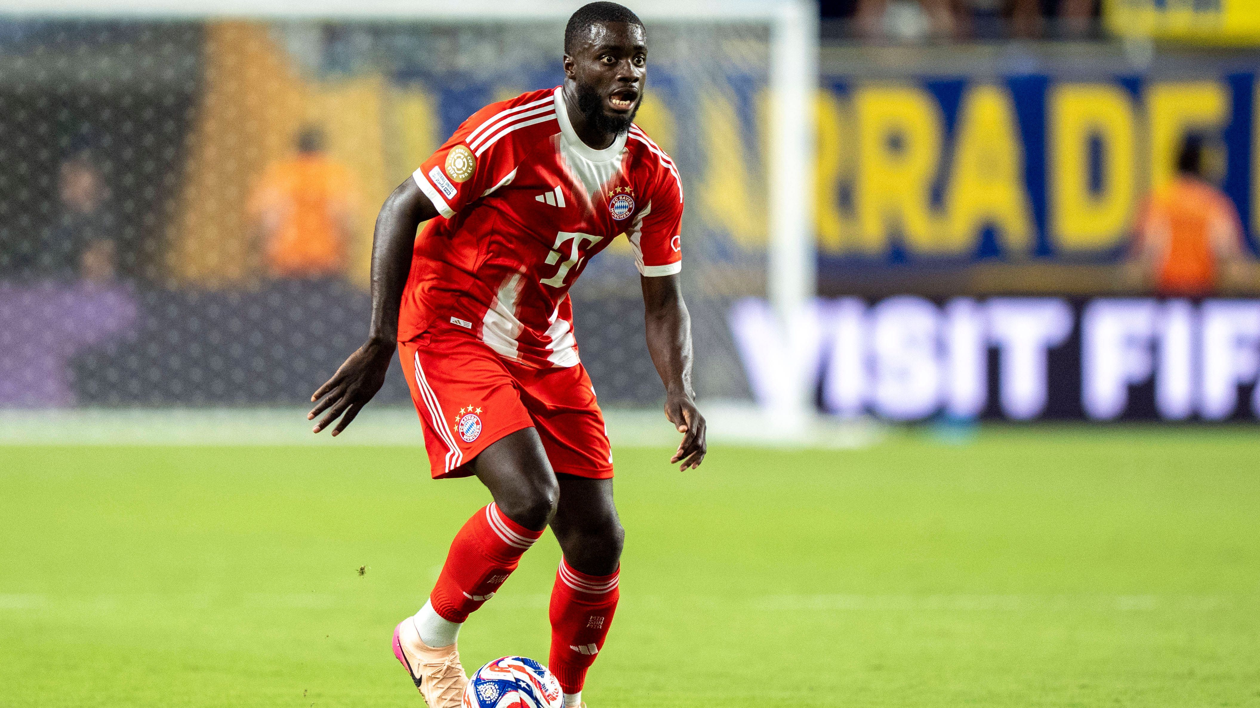 <strong>Platz 8 - Dayot Upamecano</strong><br>Aus Leipzig verpflichtete der FCB 2021 Dayot Upamecano - der Innenverteidiger kostete 42,5 Millionen Euro.
