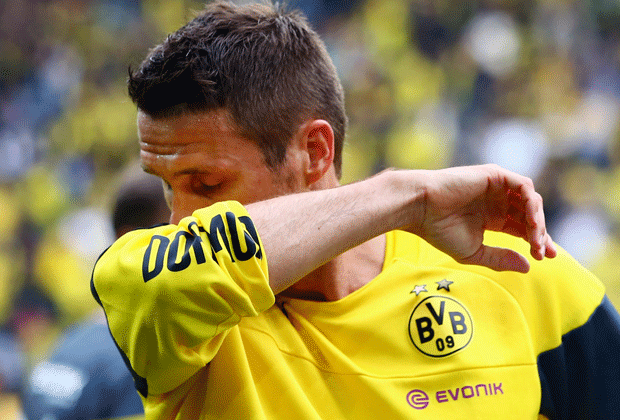 
                <strong>Kloppos Abschied aus Dortmund</strong><br>
                Es fließen auch Tränen vor dem Anpfiff: Sebastian Kehl wird - im Gegensatz zu Klopp, der dies abgelehnt hat - offiziell verabschiedet.
              