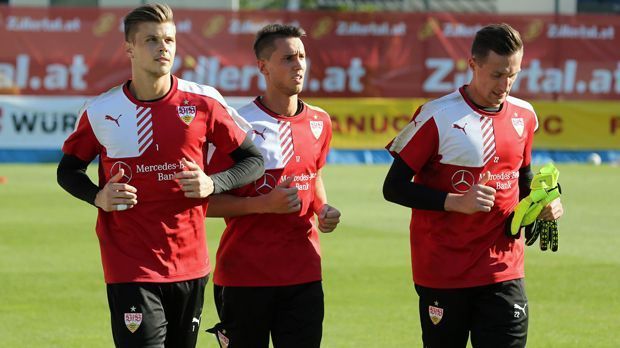 
                <strong>Torhüter-Verschleiß</strong><br>
                Torhüter-Verschleiß: Im Spiel gegen Mainz versuchte Coach Kramny neue Reize zu setzen und tauschte den Torwart aus. Mit Mitchell Langerak (li.) kam damit schon der dritte Schlussmann in der laufenden Saison zum Einsatz. Geholfen hat es wieder nichts. Bislang spielte auch nur Tyton zu Null. Fünf Mal gelang dies dem Polen. Odisseas Vlachodimos (Mi.), der im Winter zu Panathinaikos Athen abgegeben wurde, durfte sich auch drei Mal in der Bundesliga versuchen - und kassierte dabei acht Gegentreffer!
              