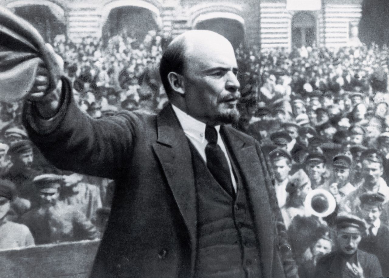 Wladimir Iljitsch Lenin: geboren 1870 und gestorben 1924 in Russland. Führer der Bolschewiki und Begründer sowie der erste Staatspräsident der Sowjetunion zwischen 1922 und 1924.