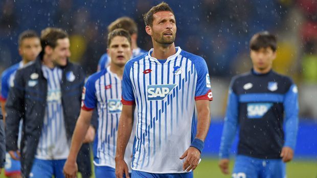 
                <strong>kevin-kuranyi</strong><br>
                Kevin Kuranyi: Der Ex-Nationalspieler weist mit 111 Treffern in 261 Partien eine beeindruckende Torbilanz in der Bundesliga auf. Vor seinem Wechsel zu Hoffenheim sagte Kuranyi: "Ich will beweisen, dass ich es noch kann." Doch nach acht Spielen leidet der 33-Jährige weiter unter Ladehemmung.
              