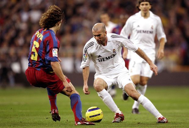 
                <strong>Real Madrid vs. FC Barcelona </strong><br>
                Doch neben dem Kampf und der großen Rivalität lebt der "Clasico" vor allem von den Weltklasse-Spielern. In der jüngeren Vergangenheit verzückte Welt- und Europameister Zinedine Zidane als Anführer der "Galaktischen" die Fußballfans.
              