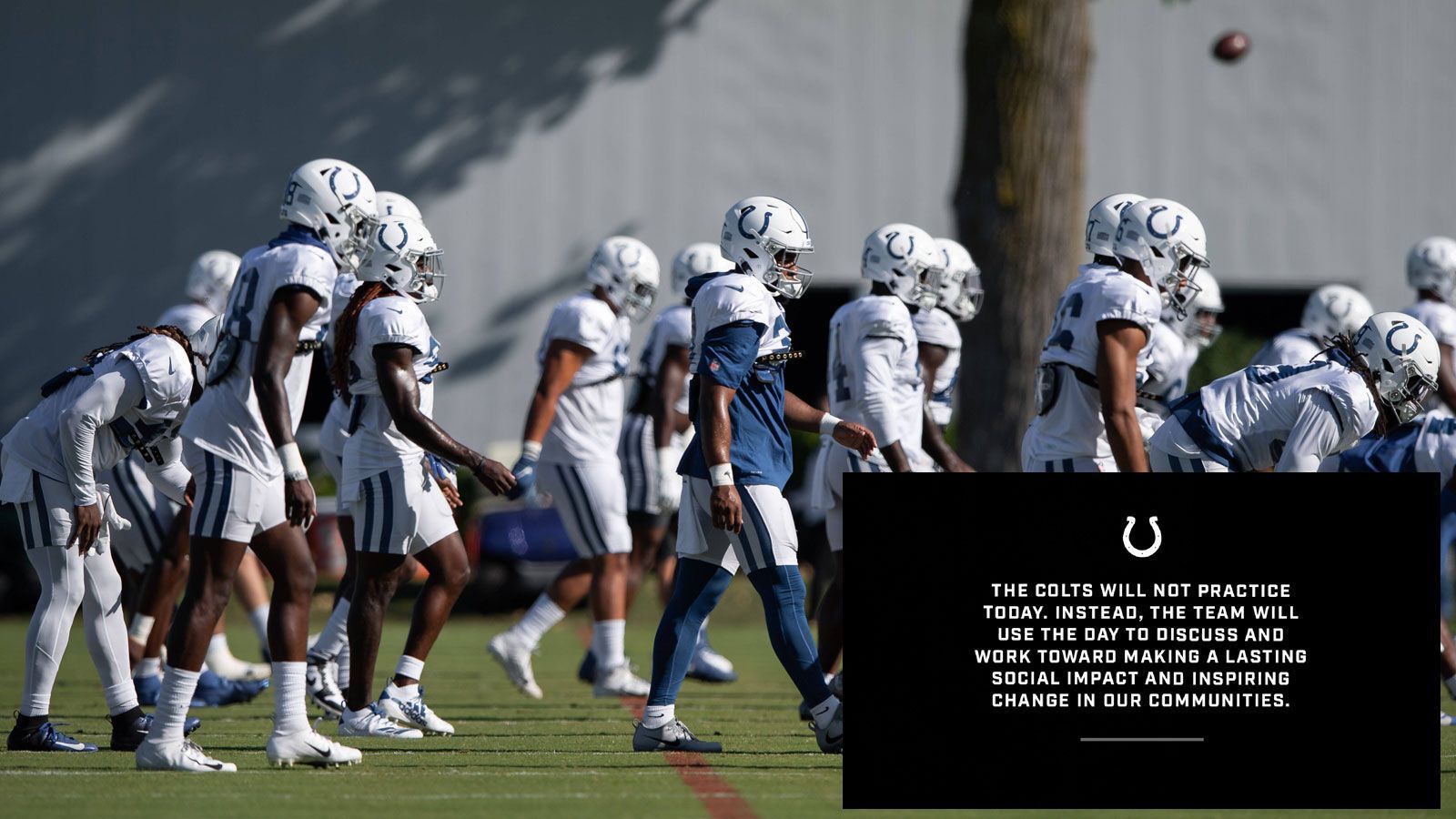 
                <strong>Indianapolis Colts</strong><br>
                Die Indianapolis Colts verzichteten im Zuge der Ereignisse von Kensoha ebenfalls auf ihre Trainingseinheit. "Die Colts werden heute nicht trainieren", verkündete die Franchise auf Twitter. Stattdessen wolle man den Tag nutzen um gemeinsam zu diskutieren und auf eine langfristige Veränderung in der Community hinzuarbeiten.
              