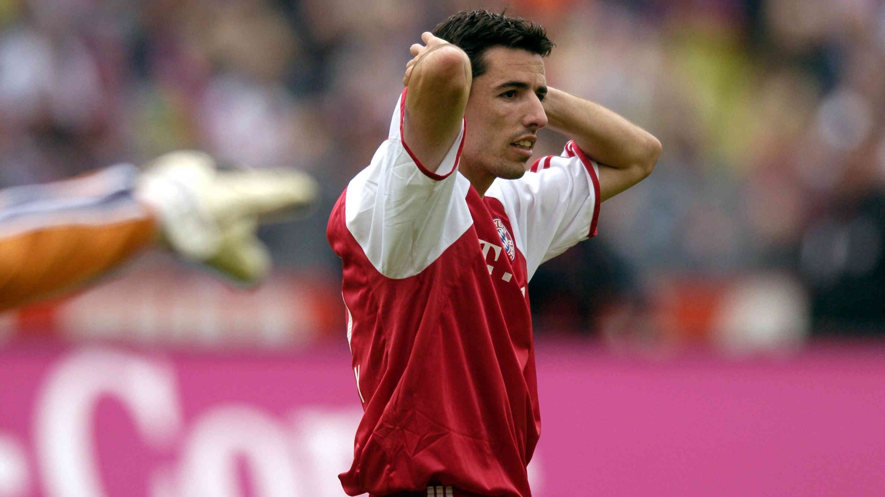 
                <strong>2003/2004: Roy Makaay (19,75 Millionen Euro)</strong><br>
                Der Niederländer läutete eine Zeitenwende beim FC Bayern ein. Makaay war der erste Transfer mit einer zweistelligen Ablösesumme. Doch mit seinen zahlreichen Toren rechtfertigte er den Betrag locker. 
              