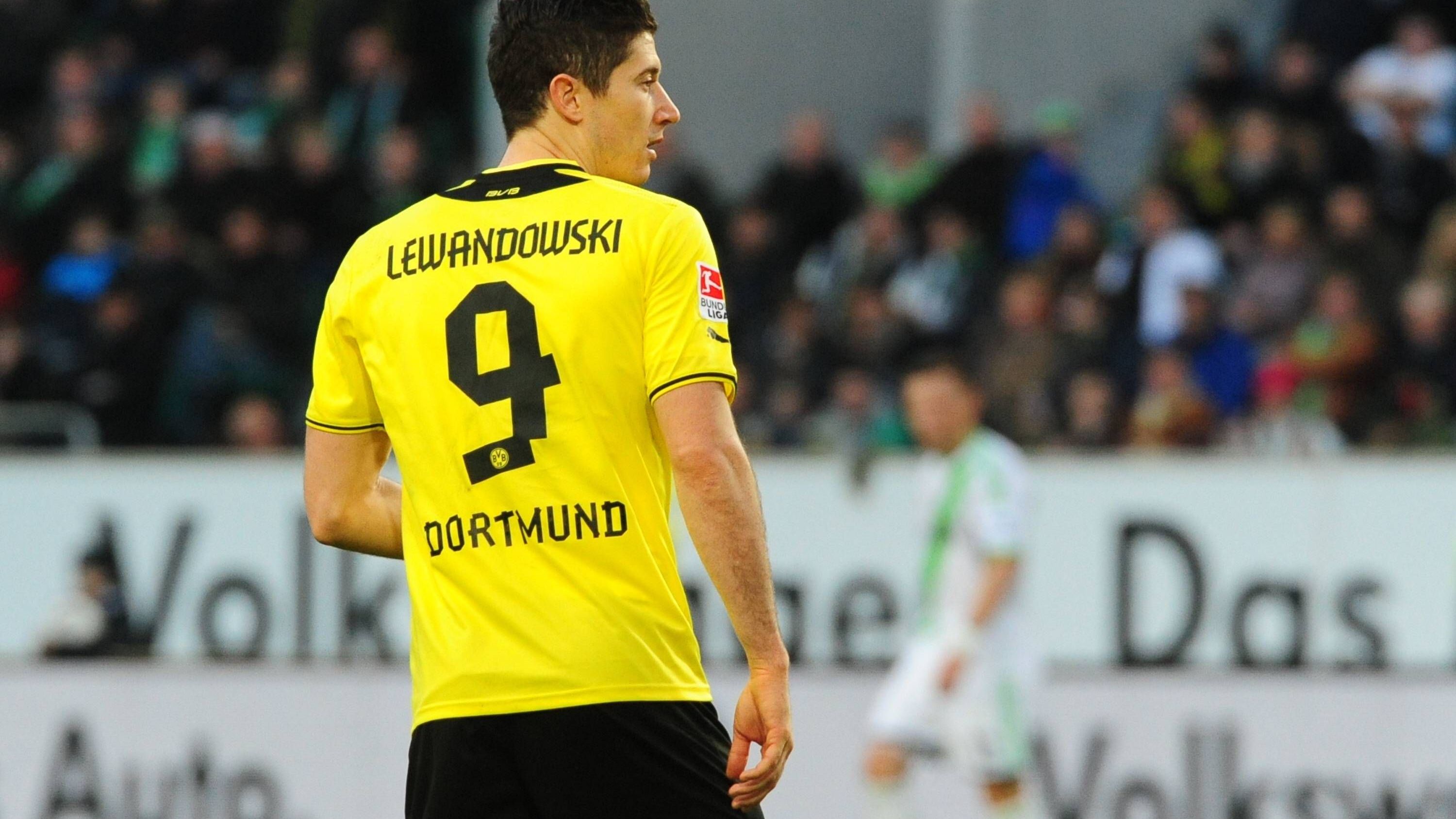 <strong>Borussia Dortmund: Robert Lewandowski</strong> <br>"Einer der bemerkenswertesten [Transfers] war die Verpflichtung von Robert Lewandowski im Jahr 2010 von Lech Posen. Der polnische Stürmer entwickelte sich zu einem der besten Stürmer der Welt und erzielte viele wichtige Tore für den Verein, bevor er 2014 zum FC Bayern München wechselte." Außerdem zählt die KI die Verpflichtung von Shinji Kagawa auf.