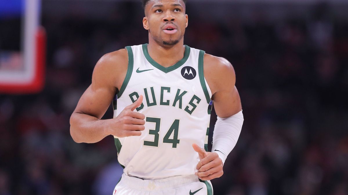 CHICAGO, IL - NOVEMBER 30: Giannis Antetokounmpo 34 of the Milwaukee Bucks looks on during the first half against the Chicago Bulls at the United Center on November 30, 2023 in Chicago, Illinois. (...