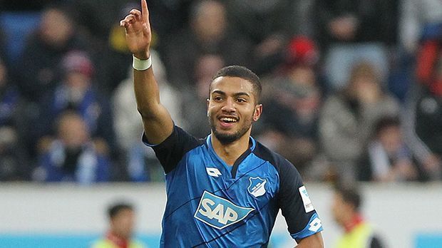 
                <strong>Jeremy Toljan (TSG 1899 Hoffenheim)</strong><br>
                Jeremy Toljan (TSG 1899 Hoffenheim): Alternativ ist angeblich ein weiterer Hoffenheimer Spieler im Gespräch. Unter anderem berichtet die Münchner Zeitung "tz", dass der FC Bayern in den Poker um Jeremy Toljan eingestiegen ist. Der 22-Jährige ist schnell und setzt so auf der rechten, als auch auf linken Außenbahn, offensive Akzente.
              