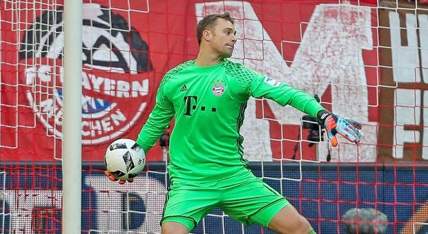 
                <strong>Manuel Neuer (FC Bayern München)</strong><br>
                Manuel Neuer (FC Bayern München): Koan Neuer, denken sich wohl viele Zuschauer. Das aber nur, weil der Torhüter des FC Bayern so selten am Ball ist. Muss über die gesamten 90 Minuten keinen Schuss abwehren. Was in Richtung Neuers Kasten kommt - oder kommen soll- landet im weiten Rund der Allianz Arena. ran-Note: 3
              