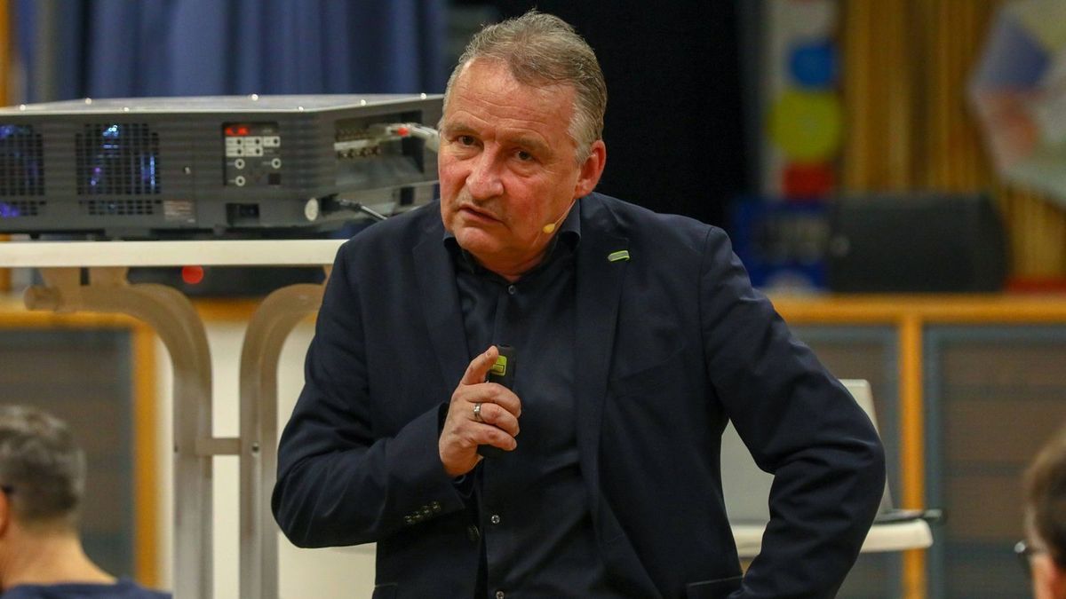 Lutz Wagner sieht Fehler bei Schiedsrichter Dingert