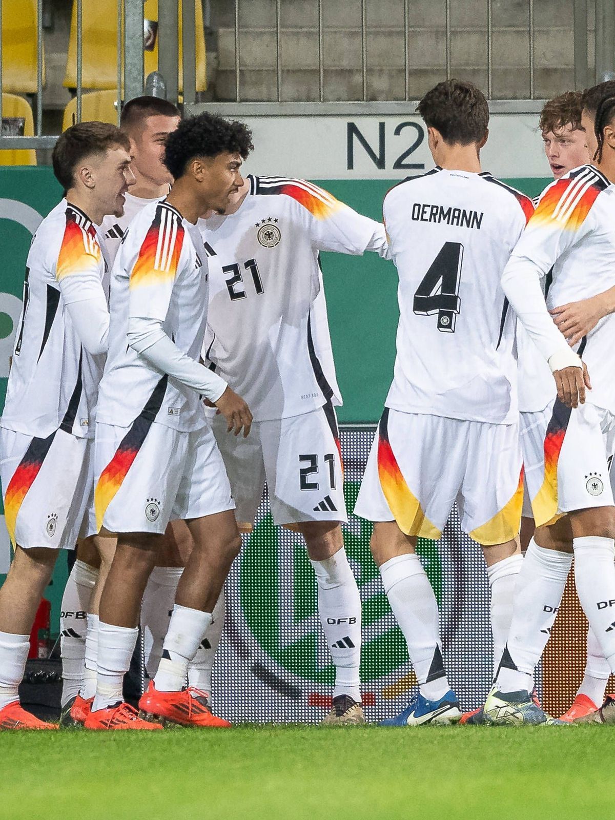 15.11.2024, Fussball: Laenderspiel, Saison 2024 2025, Deutschland U21, U 21 - Daenemark U21 am 15.11.2024 im Tivoli in Aachen. Die deutschen Spieler bejubeln das Tor zum 1:0 in der 6. Minute. Wicht...