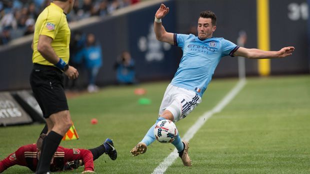 
                <strong>Jack Harrison (20 Jahre, New York City FC) </strong><br>
                Ein weiterer, ganz starker Emporkömmling bei New York City FC ist Jack Harrison. Der bei Manchester United ausgebildete Engländer war schon in der Vorsaison mit vier Toren und sieben Vorlagen wichtiger Faktor des Pirlo-Klubs und der 20 Jahre alte Rechtsaußen hat seine gute Form konserviert. Nach neun MLS-Spielen der aktuellen Spielzeit hat Harrison schon wieder vier Tore auf seinem Konto. Damit ist im teaminternen Ranking nur Welt- und Europameister David Villa besser als er (sechs Tore).
              