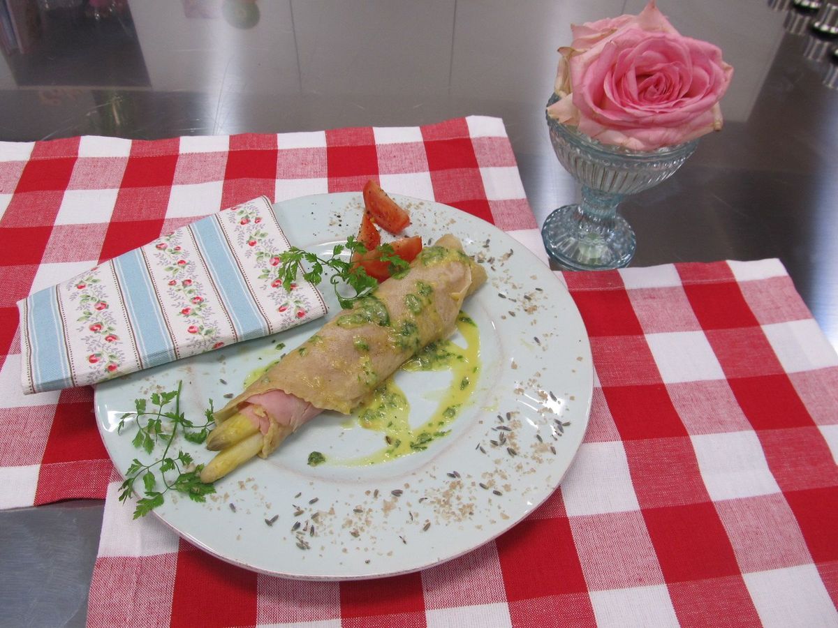 Galettes mit Spargel und Hollandaise