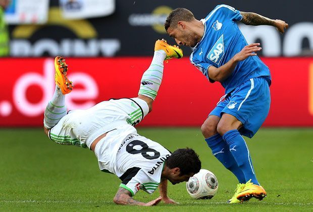 
                <strong>VfL Wolfsburg - 1899 Hoffenheim 2:1</strong><br>
                In Wolfsburg kommen die Gastgeber zu Beginn mächtig ins Straucheln. Und zwar nicht nur Vieirinha im Zweikampf mit dem Ex-Wolf Fabian Johnson...
              